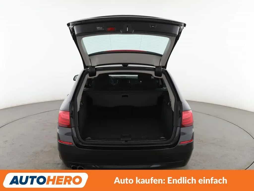 BMW 5 Series 03/2017-photo-16