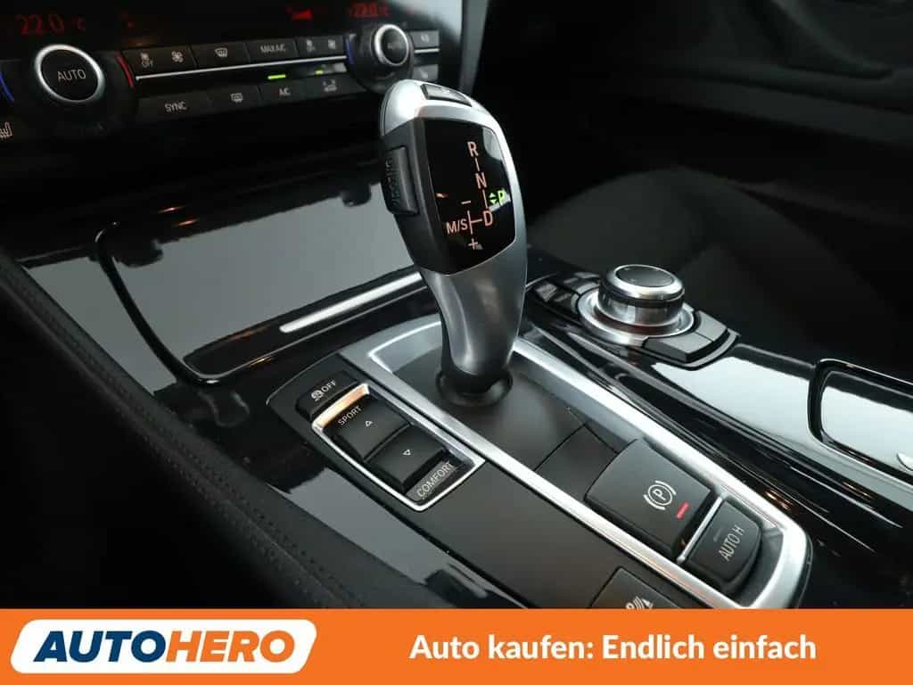 BMW 5 Series 03/2017-photo-24