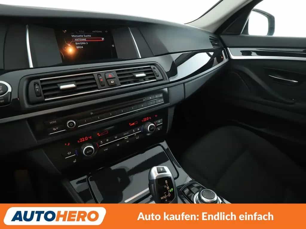 BMW 5 Series 03/2017-photo-26