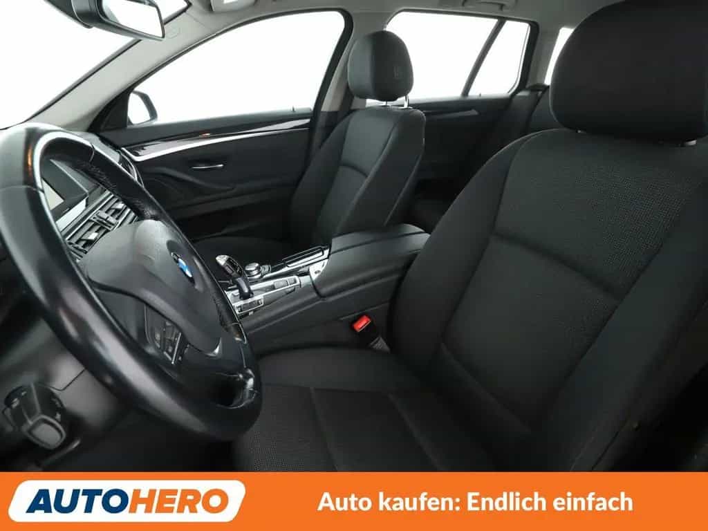 BMW 5 Series 03/2017-photo-9