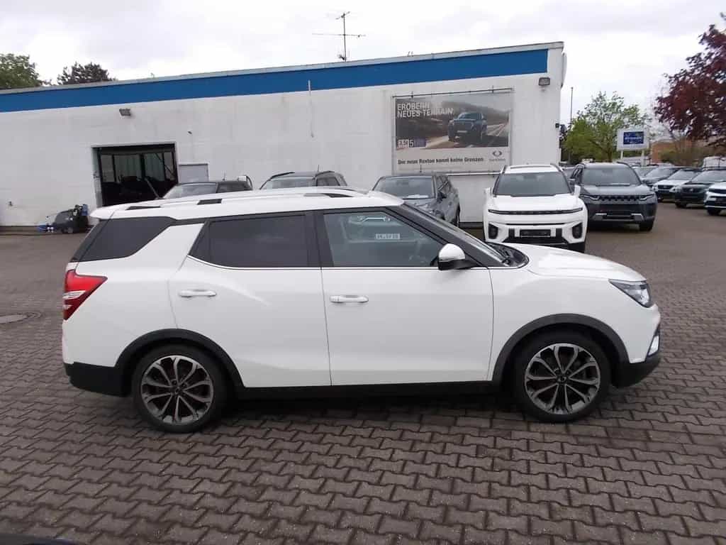 Ssangyong XLV Quartz  4x2,AHK, Navi, Schiebedach, Alu 18" 11/2016-photo-3