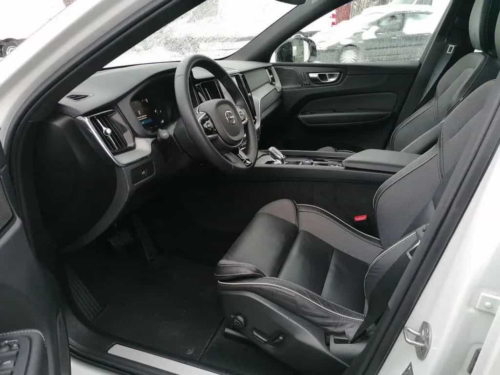 Volvo XC60 B4 AWD Plus Dark ACC BLIS H/K PANO STDHZ 02/2023-photo-10