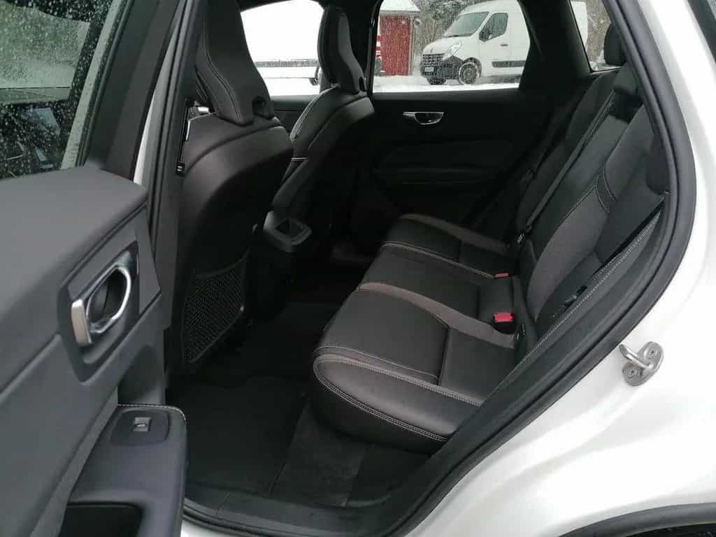 Volvo XC60 B4 AWD Plus Dark ACC BLIS H/K PANO STDHZ 02/2023-photo-14