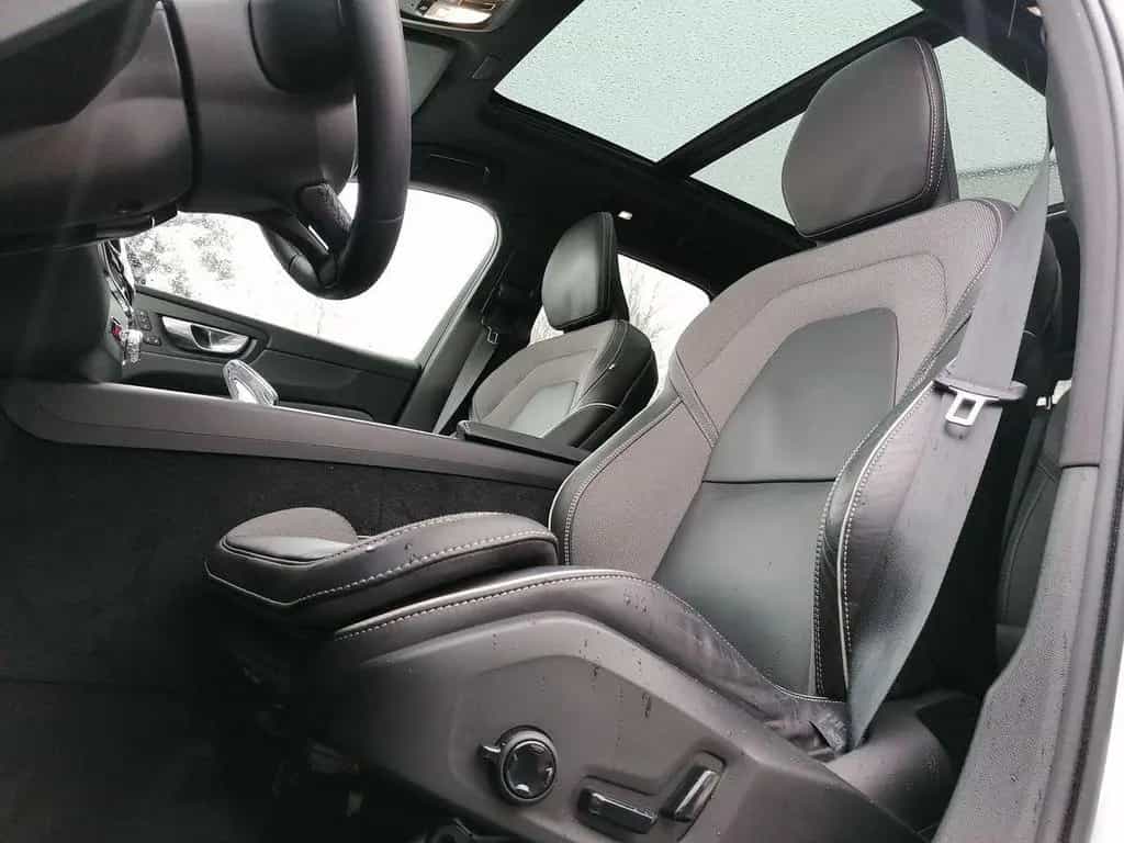 Volvo XC60 B4 AWD Plus Dark ACC BLIS H/K PANO STDHZ 02/2023-photo-20