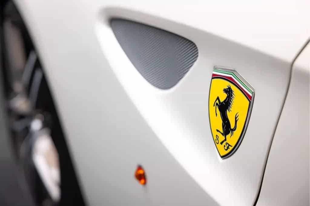 Ferrari FF 6.3 V12 Carbon Camera Lift Passengerdisplay 09/2012-photo-11