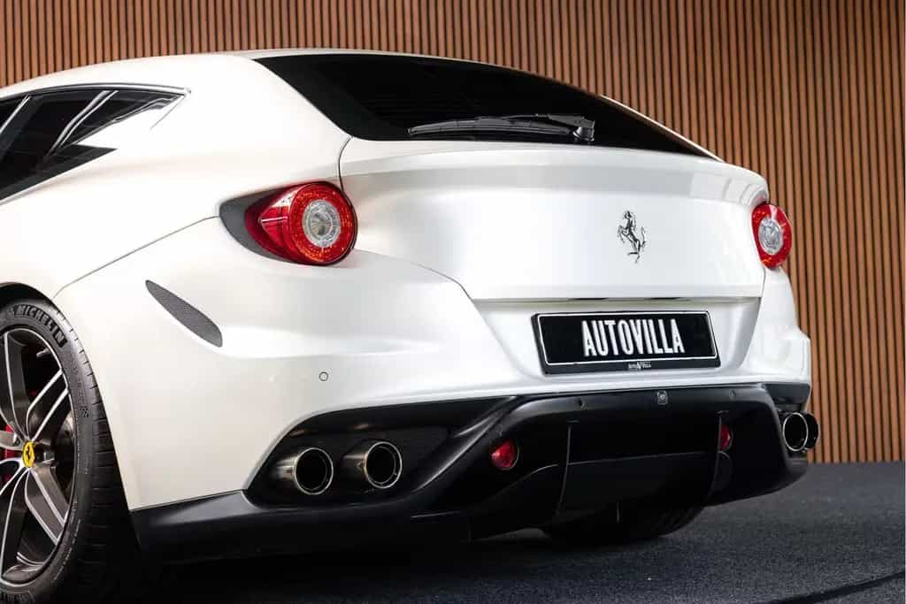 Ferrari FF 6.3 V12 Carbon Camera Lift Passengerdisplay 09/2012-photo-17