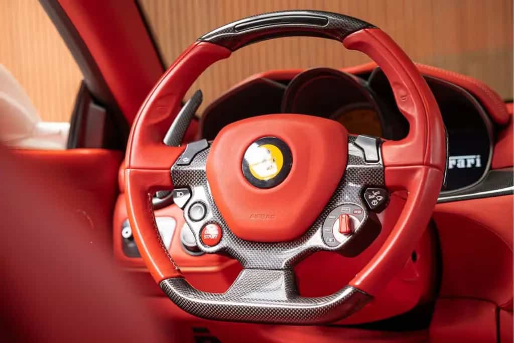Ferrari FF 6.3 V12 Carbon Camera Lift Passengerdisplay 09/2012-photo-22