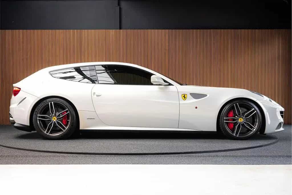 Ferrari FF 6.3 V12 Carbon Camera Lift Passengerdisplay 09/2012-photo-5