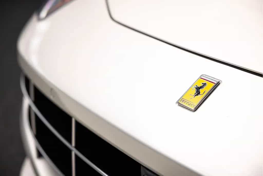 Ferrari FF 6.3 V12 Carbon Camera Lift Passengerdisplay 09/2012-photo-9