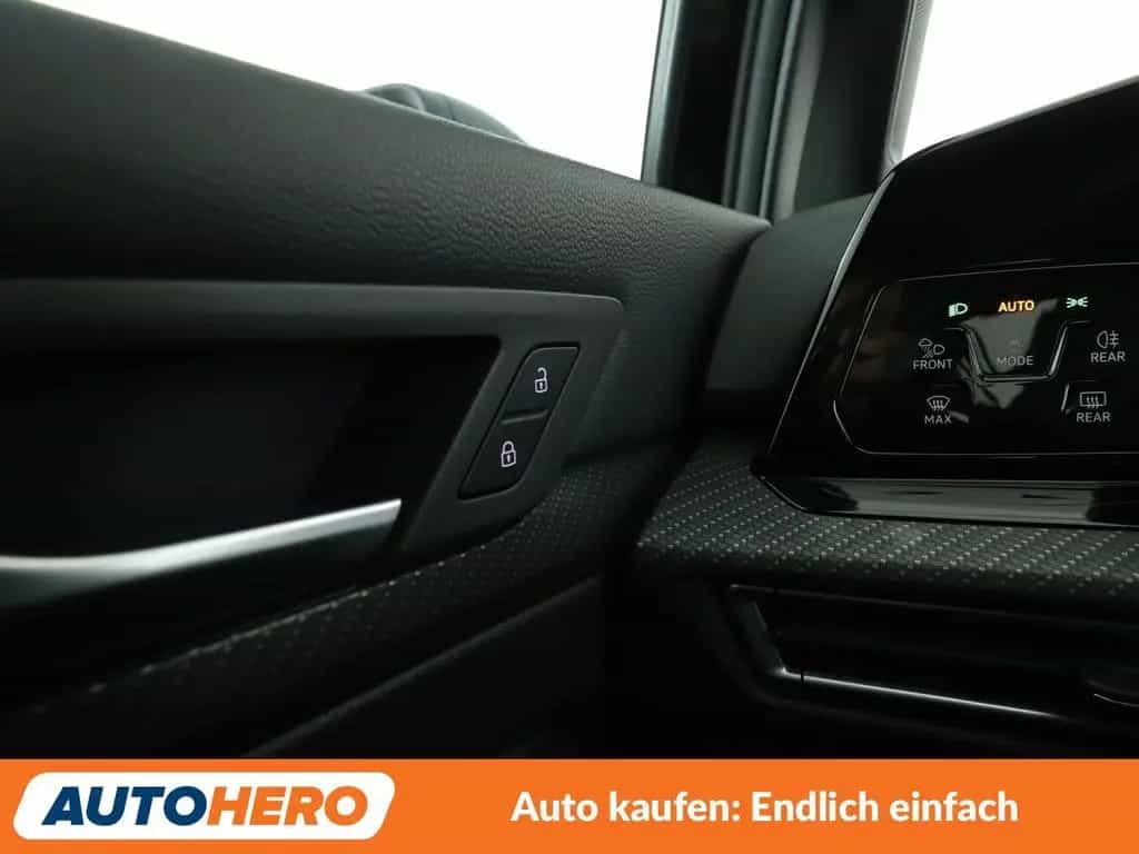 Volkswagen Golf VIII 1.5 eTSI ACT R-Line Aut.*NAVI*LED*ACC* 12/2020-photo-25