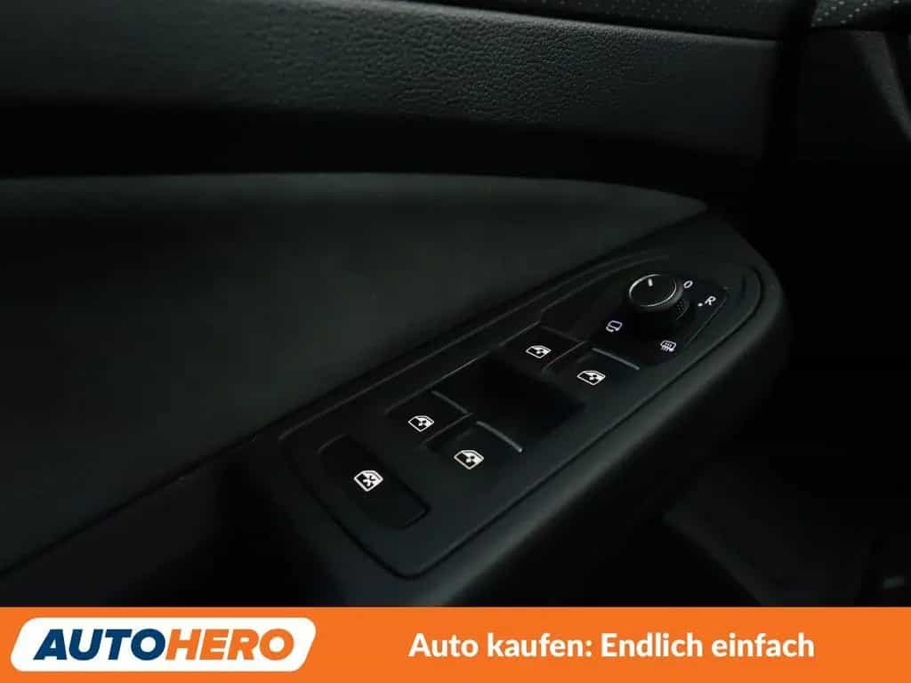 Volkswagen Golf VIII 1.5 eTSI ACT R-Line Aut.*NAVI*LED*ACC* 12/2020-photo-27