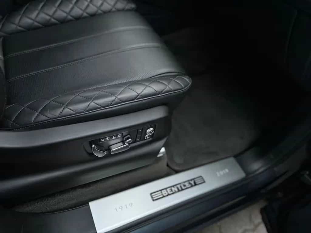 Bentley Bentayga V8 1-HAND*MWST*HUD*AIR*SOFT*360°*PANO! 04/2020-photo-20