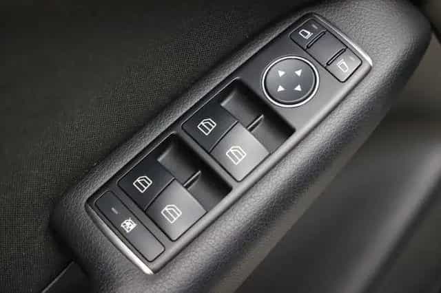 Mercedes-Benz B-Class 122PS BlueEfficiency AHK Sitzheizung PDC 10/2012-photo-25