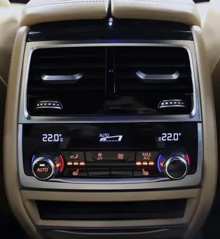 BMW 7 Series d 265PS xDrive M-Paket HUD H&K Softclose 11/2015-photo-26