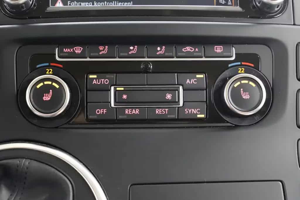 Volkswagen Multivan 06/2014-photo-33