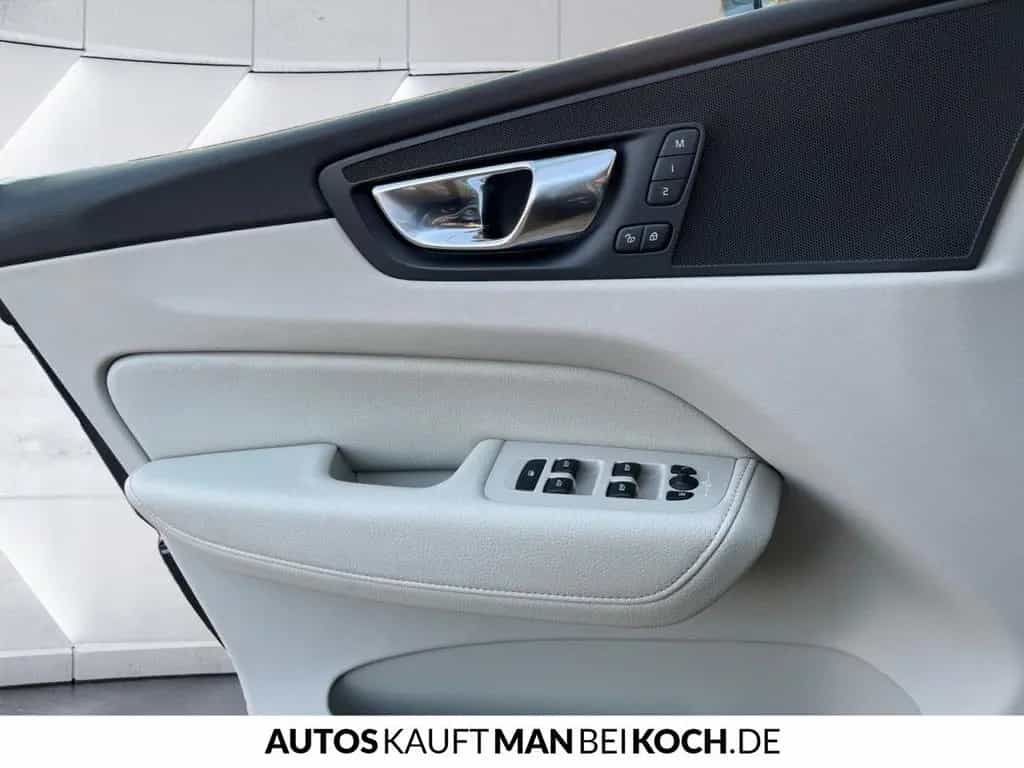 Volvo XC60 B5D AWD Momenentum Pro Kamera AHK Leder LED 03/2020-photo-12