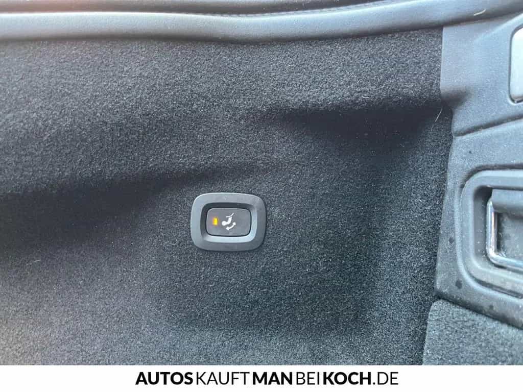 Volvo XC60 B5D AWD Momenentum Pro Kamera AHK Leder LED 03/2020-photo-14