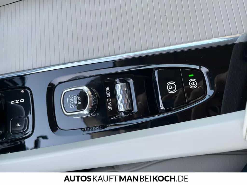 Volvo XC60 B5D AWD Momenentum Pro Kamera AHK Leder LED 03/2020-photo-19