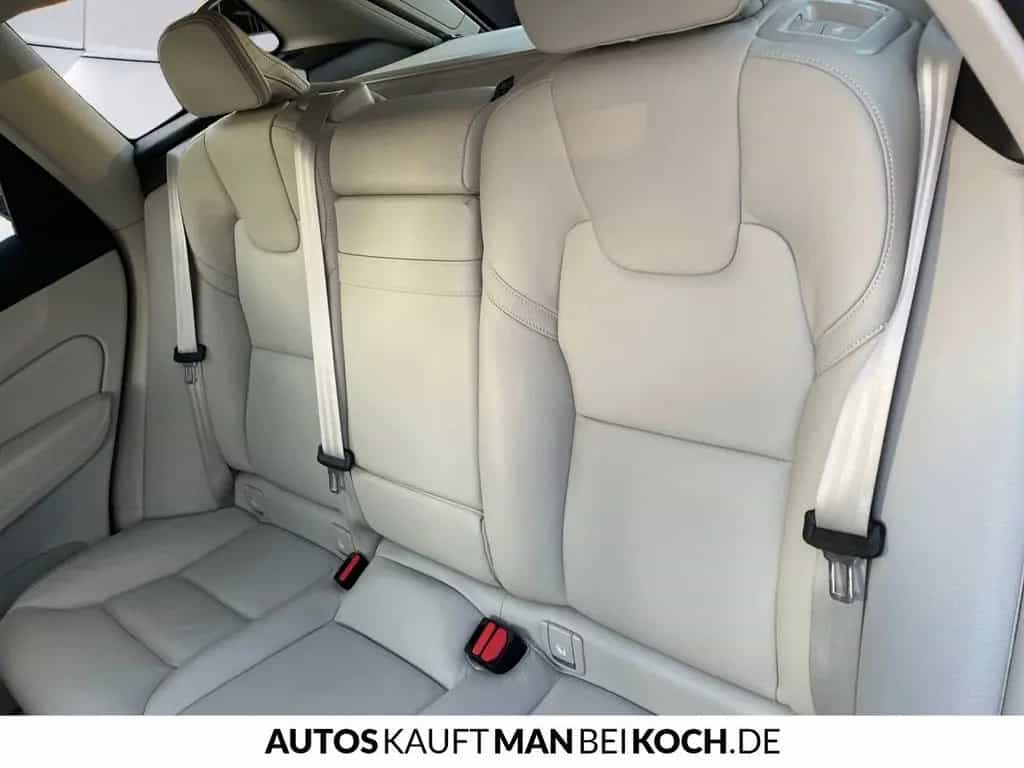 Volvo XC60 B5D AWD Momenentum Pro Kamera AHK Leder LED 03/2020-photo-6