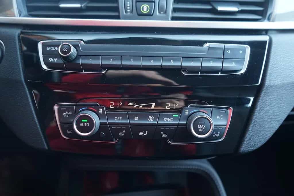 BMW X1 xDrive 20i Aut. LED Navi Tempomat Sitzheizung 11/2017-photo-25