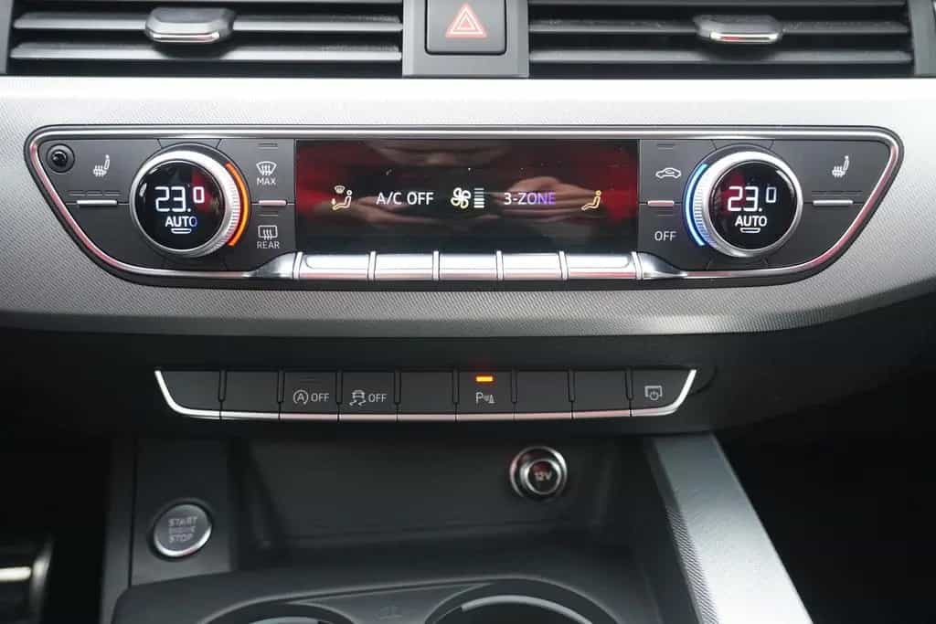 Audi A4 Avant TFSI sport S-Line S-Tronic PDC AHK 03/2018-photo-18