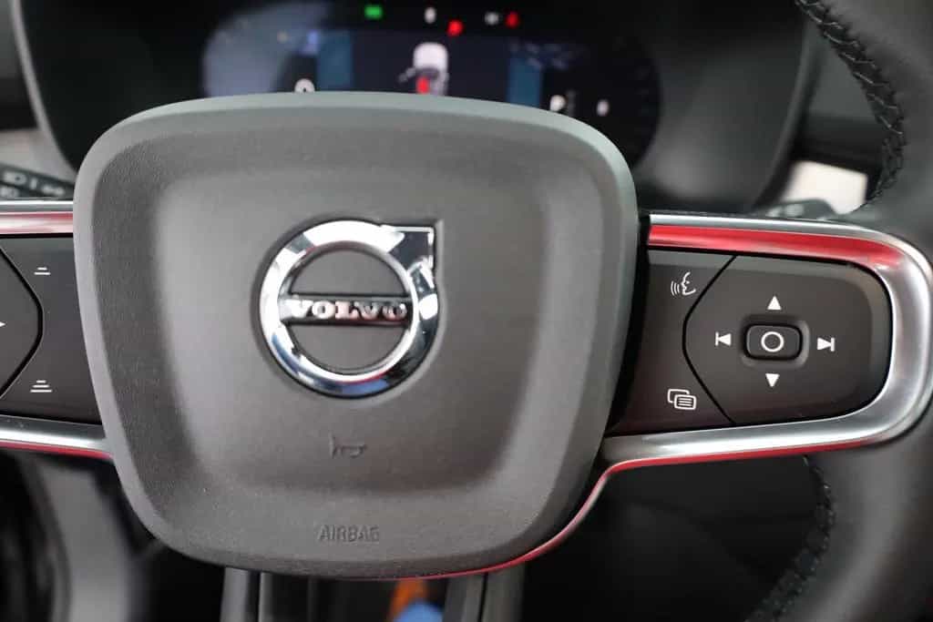 Volvo XC40 B3 mHEV Aut. LED ACC Kamera Sitzheizung 11/2025-photo-16