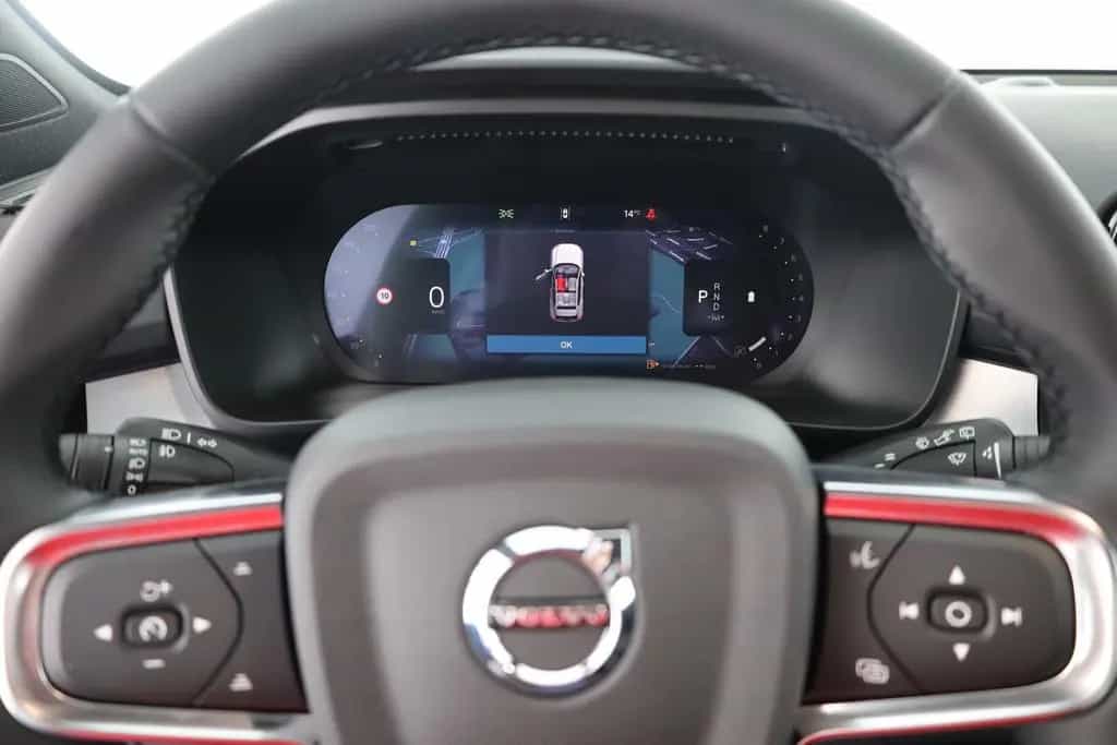 Volvo XC40 B3 mHEV Aut. LED ACC Kamera Sitzheizung 11/2025-photo-17