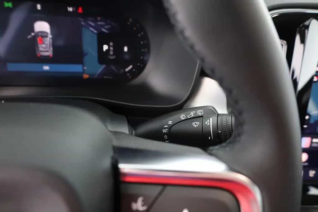 Volvo XC40 B3 mHEV Aut. LED ACC Kamera Sitzheizung 11/2025-photo-19