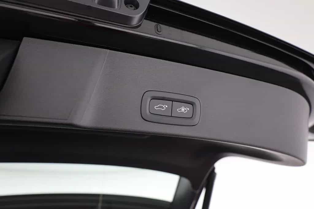 Volvo XC40 B3 mHEV Aut. LED ACC Kamera Sitzheizung 11/2025-photo-27
