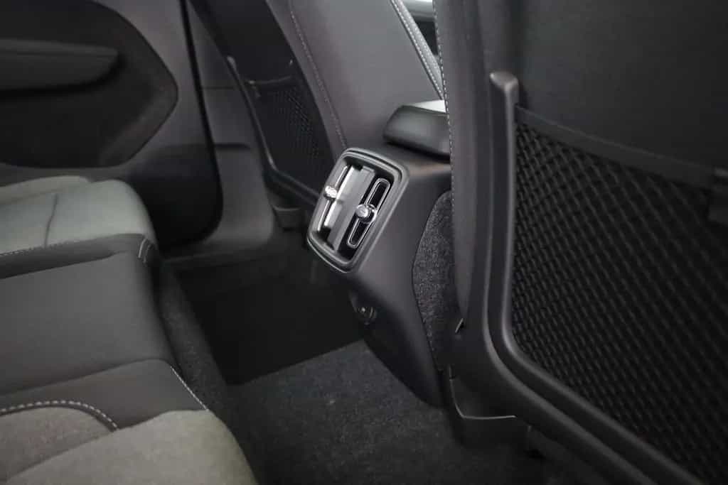 Volvo XC40 B3 mHEV Aut. LED ACC Kamera Sitzheizung 11/2025-photo-28