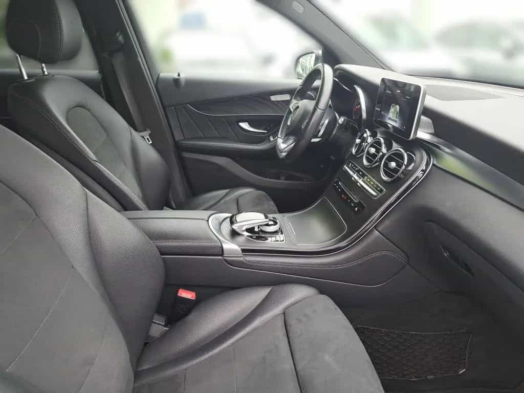 Mercedes-Benz GLC-Class 250 4Matic 9G-TRONIC AMG Line 06/2018-photo-25