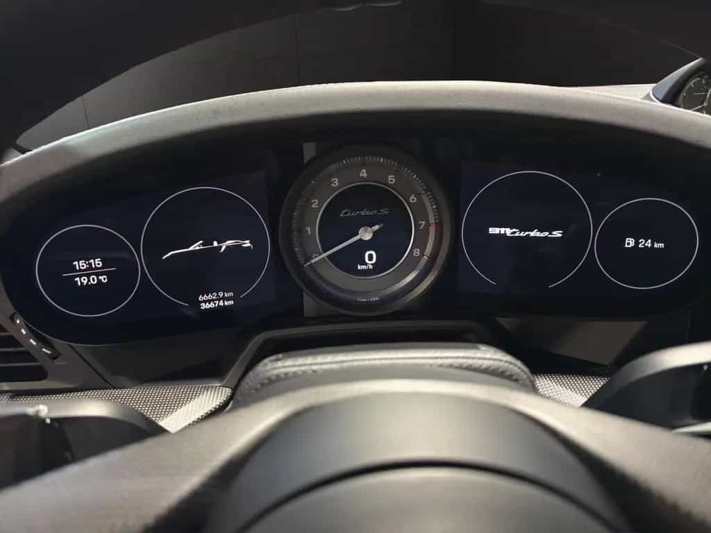 Porsche 992 Turbo S Cabrio 3.8*Approved*Aero*PDLS*Carbon 11/2022-photo-11