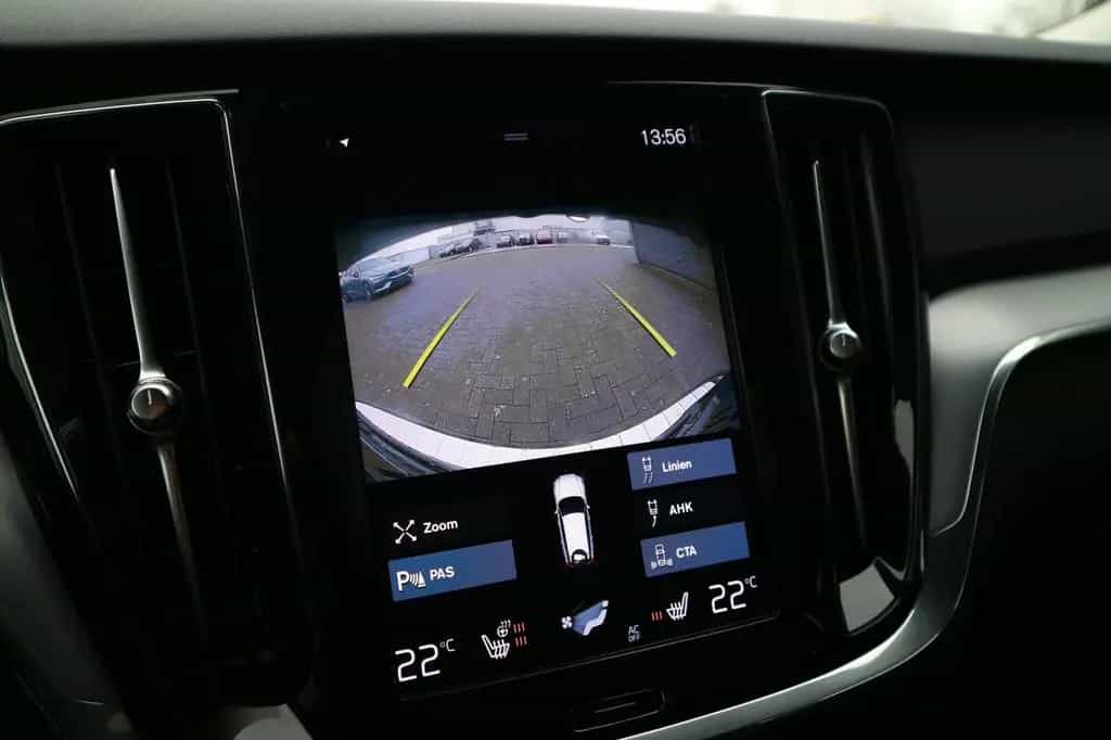 Volvo V60 Kombi B3 Aut. Momentum Pro .*AHK*XENIUM* 11/2020-photo-13