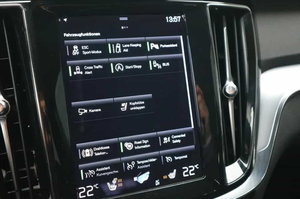 Volvo V60 Kombi B3 Aut. Momentum Pro .*AHK*XENIUM* 11/2020-photo-17