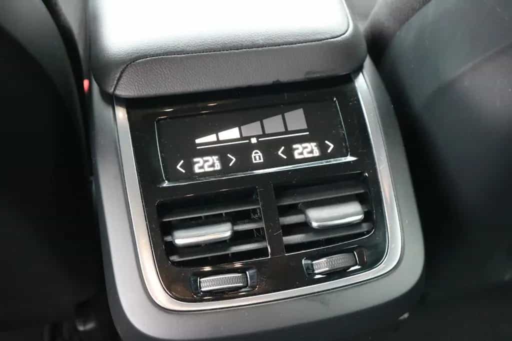 Volvo V60 Kombi B3 Aut. Momentum Pro .*AHK*XENIUM* 11/2020-photo-19