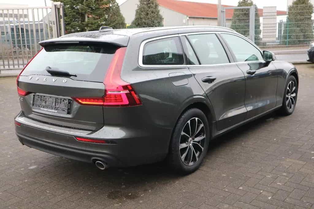 Volvo V60 Kombi B3 Aut. Momentum Pro .*AHK*XENIUM* 11/2020-photo-2