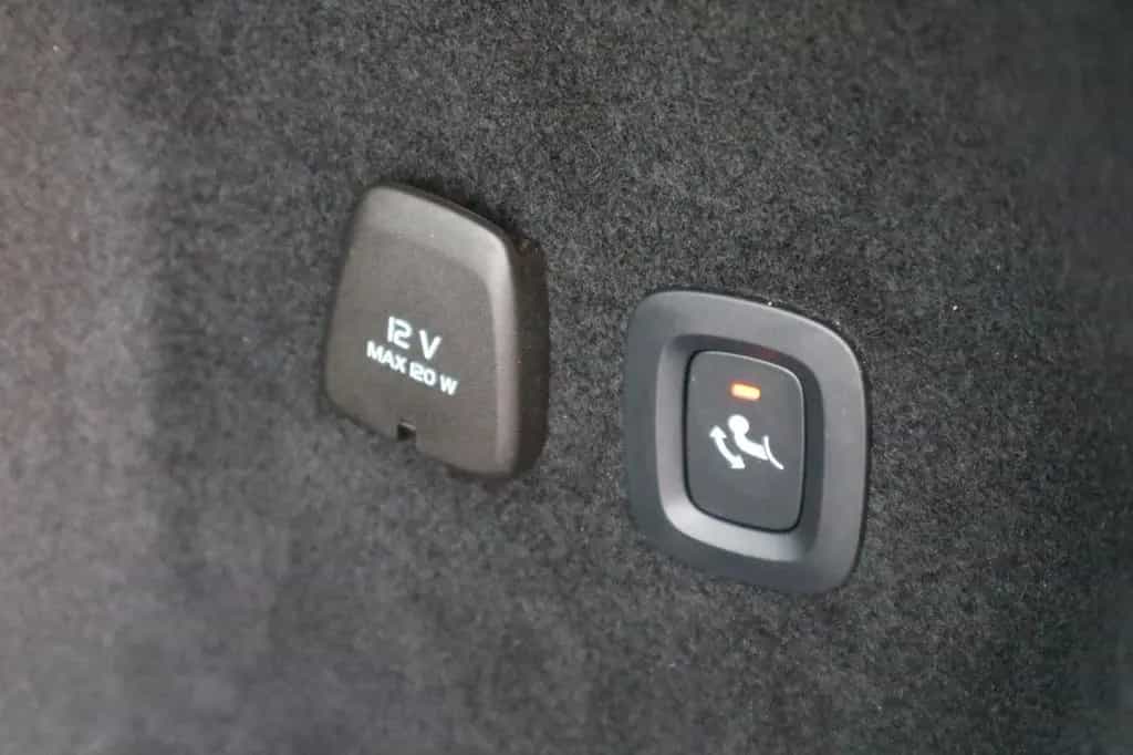 Volvo V60 Kombi B3 Aut. Momentum Pro .*AHK*XENIUM* 11/2020-photo-20