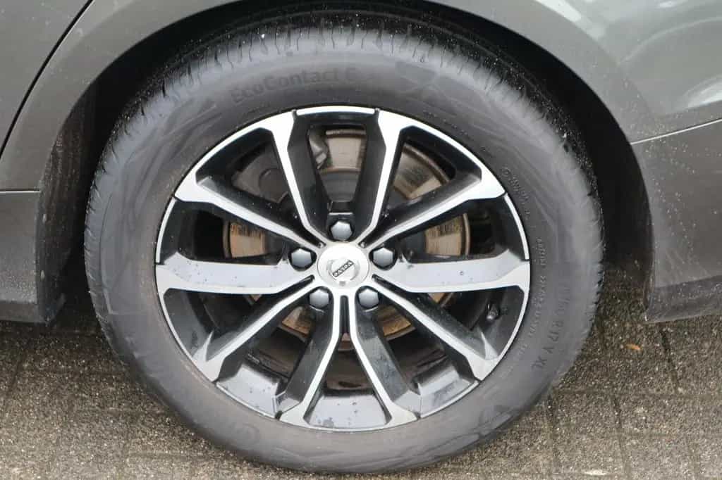 Volvo V60 Kombi B3 Aut. Momentum Pro .*AHK*XENIUM* 11/2020-photo-4