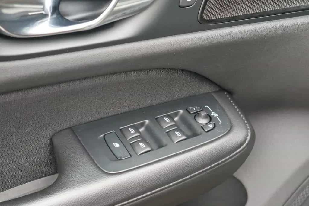Volvo V60 Kombi B3 Aut. Momentum Pro .*AHK*XENIUM* 11/2020-photo-8