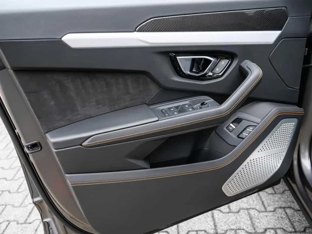 Lamborghini Urus Grigio Keres Matt, Full Exterior Carbon 06/2020-photo-29