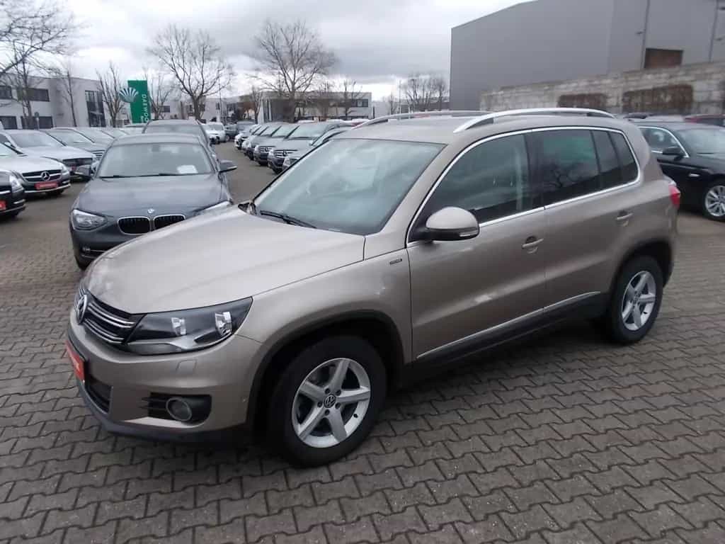 Volkswagen Tiguan Lounge AHK, Navi PANO-Dach, zus.Winterräd 08/2015-photo-0