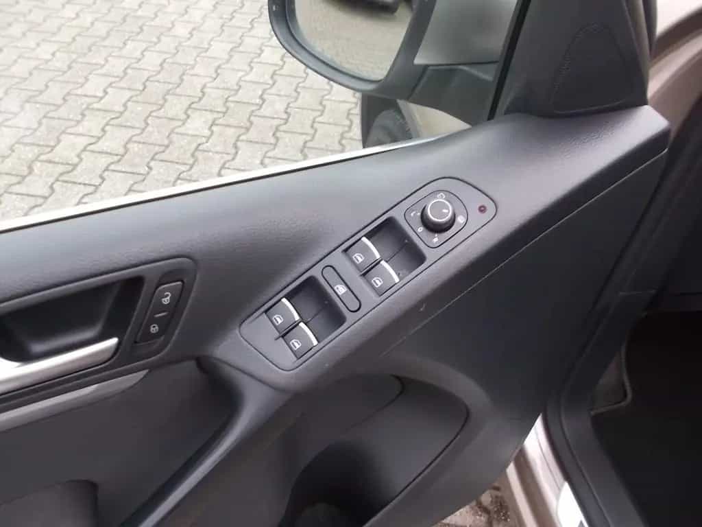 Volkswagen Tiguan Lounge AHK, Navi PANO-Dach, zus.Winterräd 08/2015-photo-16