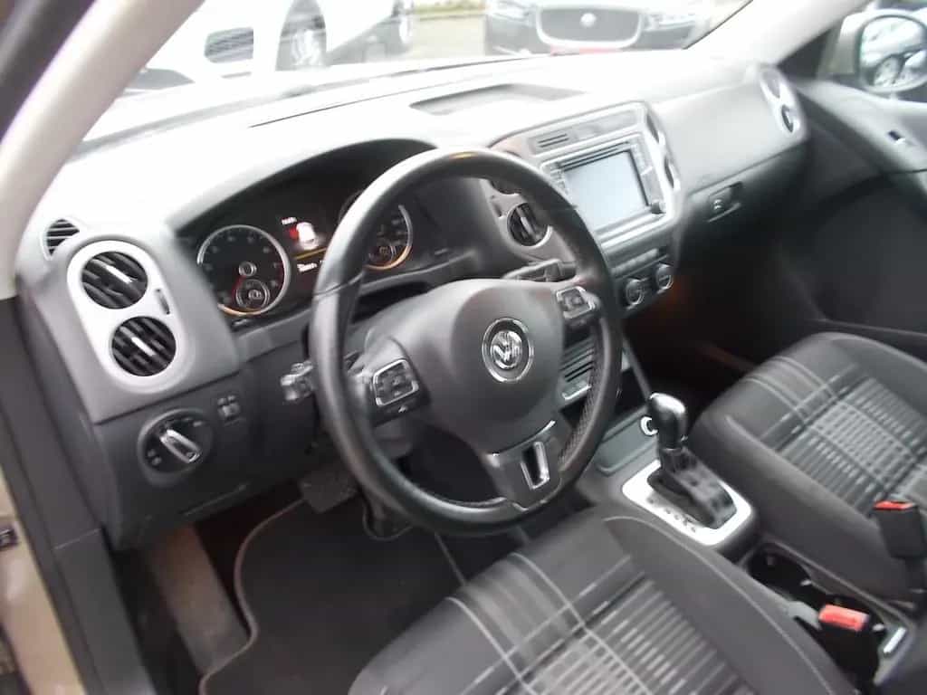 Volkswagen Tiguan Lounge AHK, Navi PANO-Dach, zus.Winterräd 08/2015-photo-17