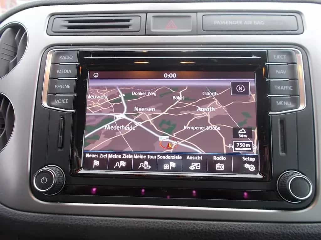 Volkswagen Tiguan Lounge AHK, Navi PANO-Dach, zus.Winterräd 08/2015-photo-22