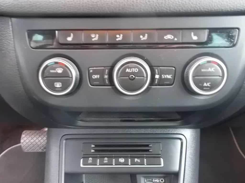 Volkswagen Tiguan Lounge AHK, Navi PANO-Dach, zus.Winterräd 08/2015-photo-23