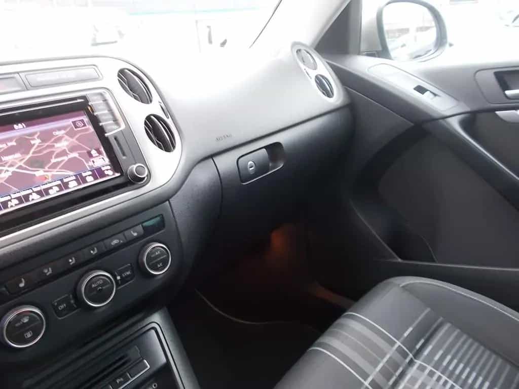 Volkswagen Tiguan Lounge AHK, Navi PANO-Dach, zus.Winterräd 08/2015-photo-26