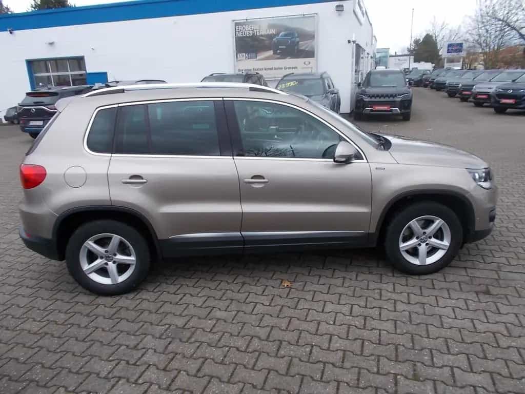 Volkswagen Tiguan Lounge AHK, Navi PANO-Dach, zus.Winterräd 08/2015-photo-3