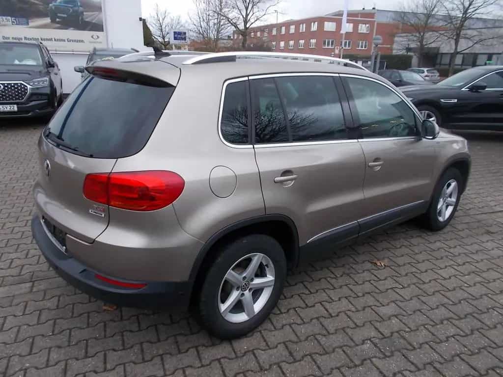 Volkswagen Tiguan Lounge AHK, Navi PANO-Dach, zus.Winterräd 08/2015-photo-4