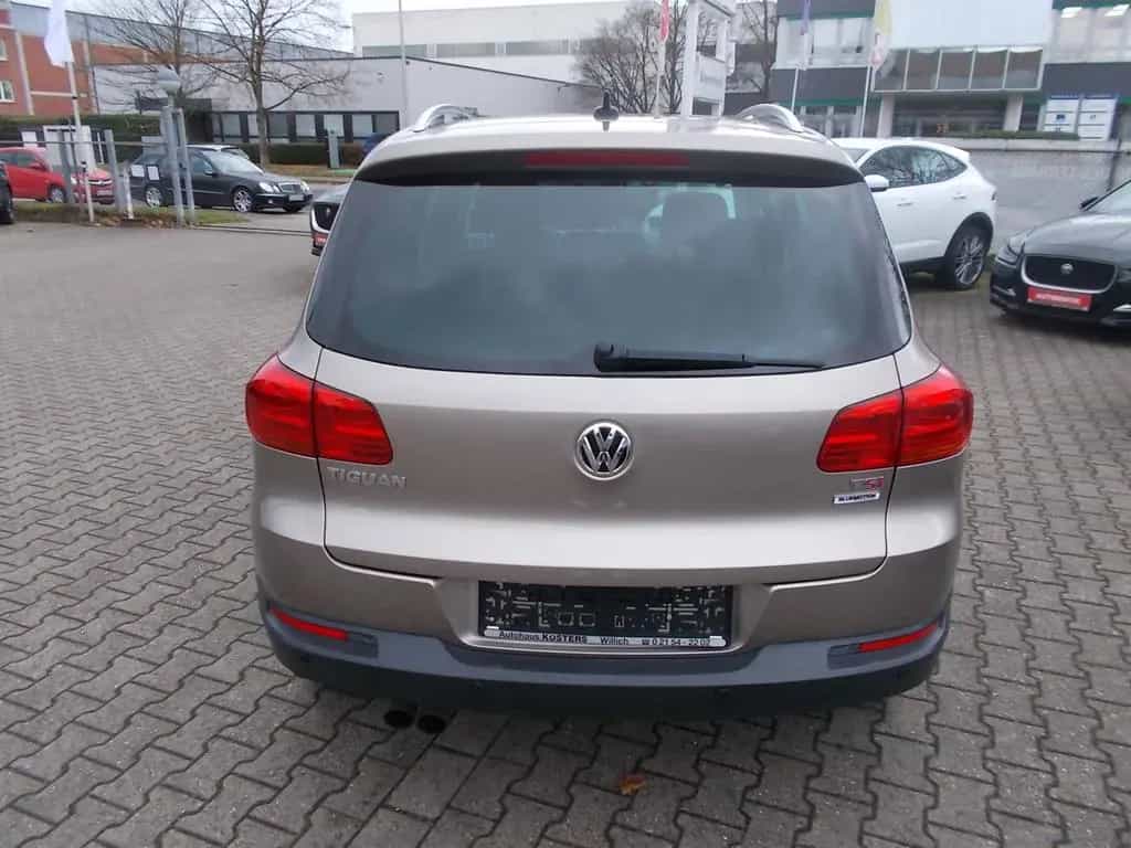 Volkswagen Tiguan Lounge AHK, Navi PANO-Dach, zus.Winterräd 08/2015-photo-5