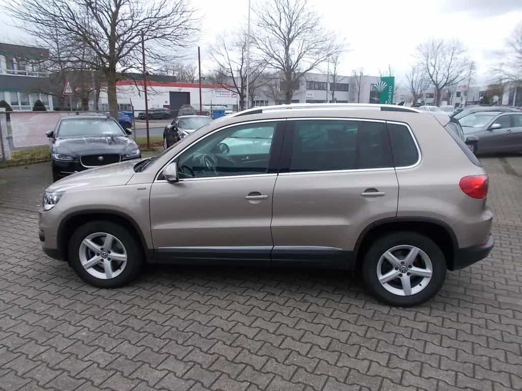 Volkswagen Tiguan Lounge AHK, Navi PANO-Dach, zus.Winterräd 08/2015-photo-7
